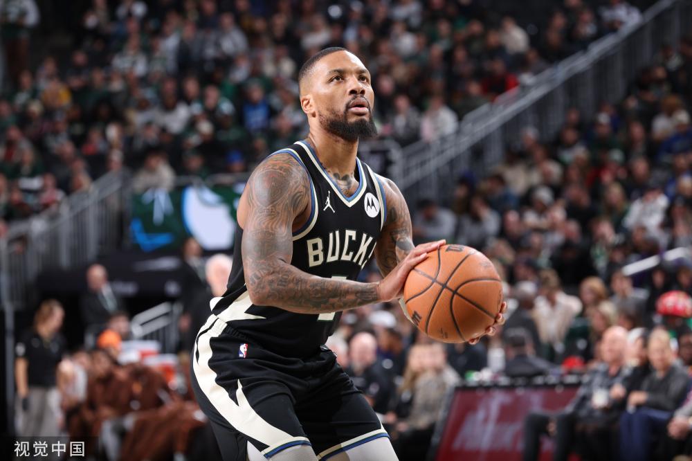 与球迷之间 与球迷之间